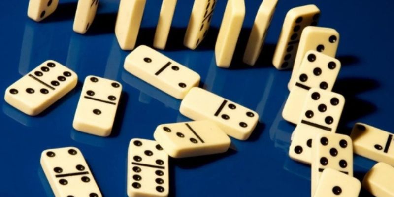 Domino sedang menjadi tren meraih cuan di tahun 2025